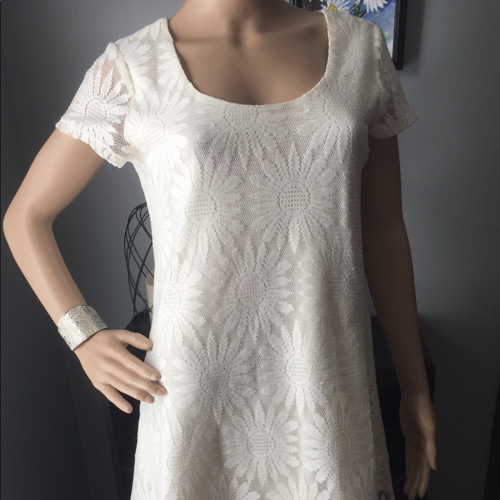 Cream Daisy design mini dress